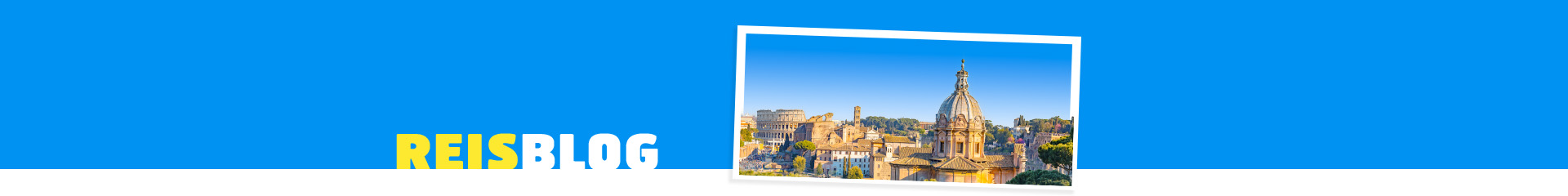 Uitzicht over Rome met het Colosseum en historische gebouwen onder een heldere blauwe lucht.